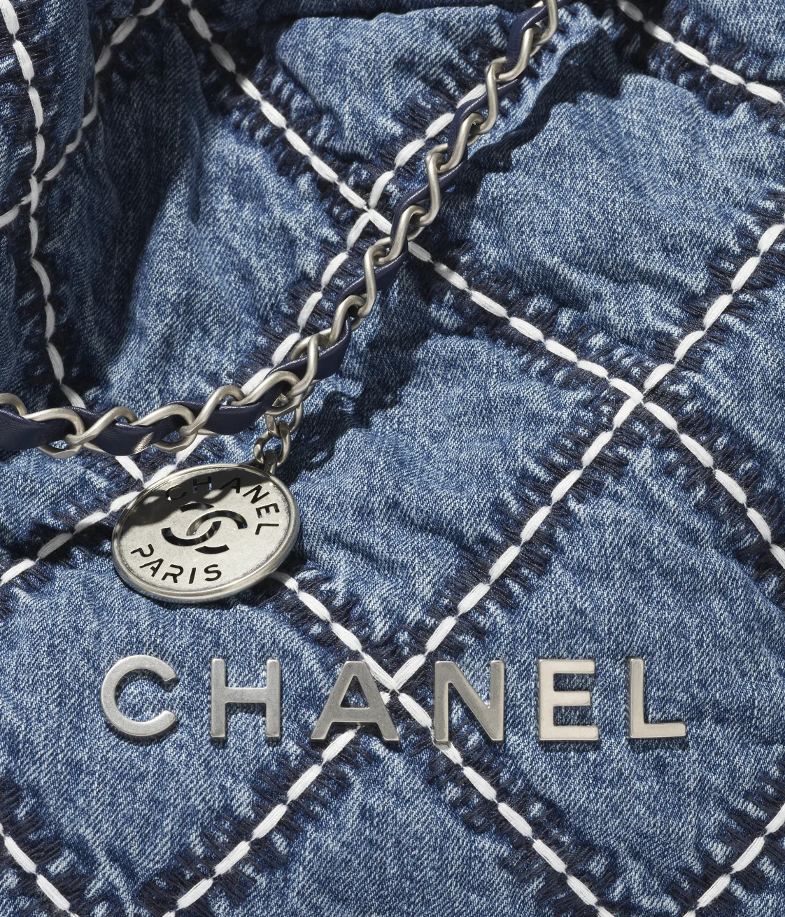 CHANEL 22 SMALL HANDBAG
